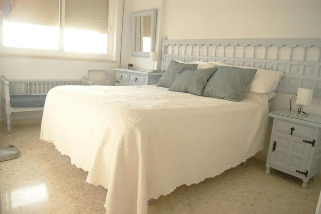 Paseo Maritimo Playa Victoria Frontal Mar Apartment *